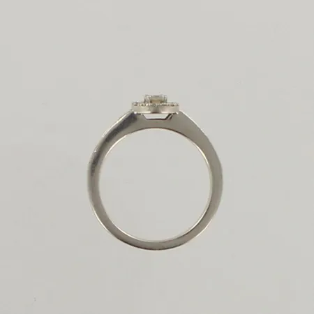 Timanttisormus 1xn.0.12ct ja 28xn.0.005ct, koko 15¾, 585 valkokulta, paino 3,1g 
