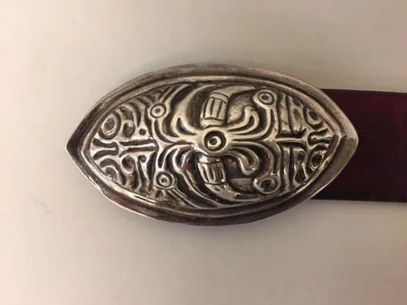 Vyö metallisoljilla, Kalevala Koru, pituus 96cm, nahkavyön leveys 33mm