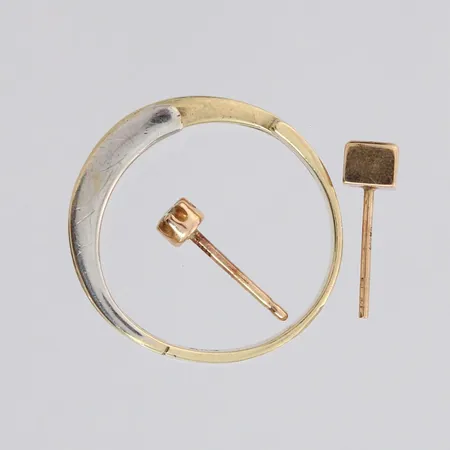 Viallinen kivisormus, kaksi timanttikorvakorua 1xn.0.005ct ja 1xn.0.04ct, 585br, paino 3,9g