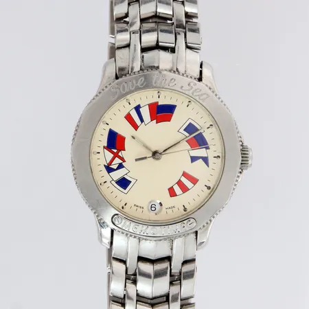 Teräsrannekello, Corum, Memotime "Save the Sea", 501/7400, quartz:paristo loppunut, taulun Ø 34mm, lasissa pientä naarmua, rannekkeen pituus 180mm, käytön jälkiä, laatikko Lähetetään postipakettina.