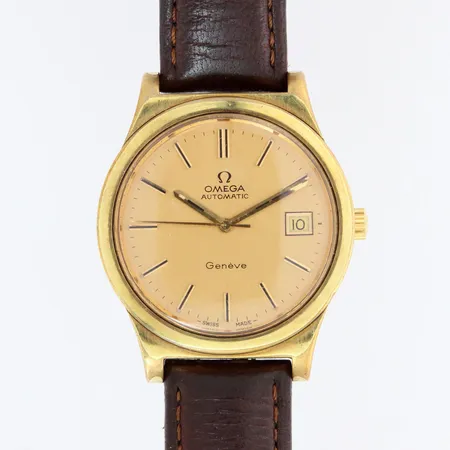 Teräsrannekello, Omega Geneve, automaatti, päivyri, taulun Ø 37mm, nahkaranneke, laatikko (ei alkuperäinen) Lähetetään postipakettina.