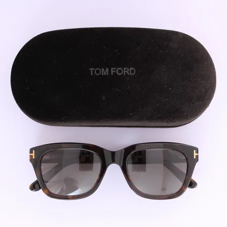 Aurinkolasit Tom Ford, malli TF 0237, kotelo ja laatikko. Lähetetään postipakettina.