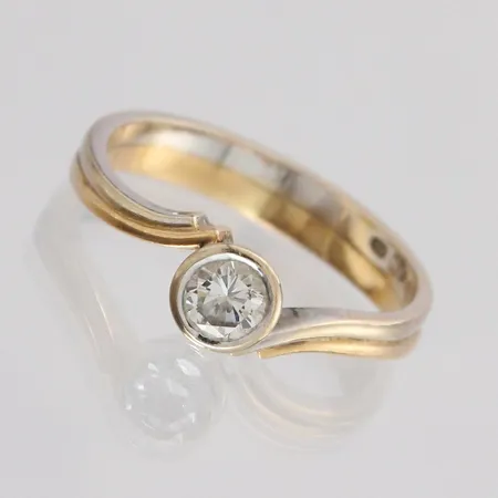 Timanttisormus 1xn.0.30ct, koko 16½, 750 kelta- ja valkokulta, paino 3,3g
