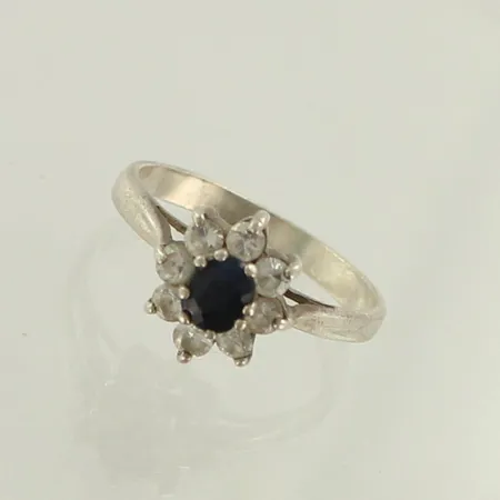 Kivisormus, koko 17, 925br, paino 2,5g 