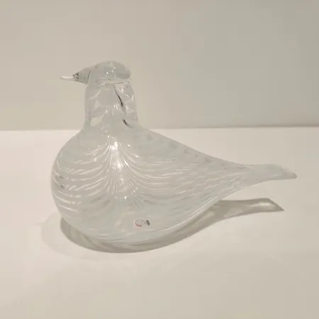 Lasilintu, Iittala, signeeraus O.Toikka Nuutajärvi, pituus 170mm, korkeus 125mm Lähetetään postipakettina.