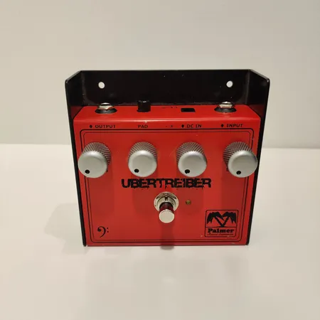 Efektipedaali, Palmer Ubertreiber Bass Overdrive, käytön jälkiä, mukana 12v virtalähde