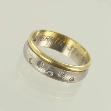 Timanttisormus 5xn.0.02ct, kaiverrettu, koko 18, 585 valko- ja keltakulta, paino 4,4g 