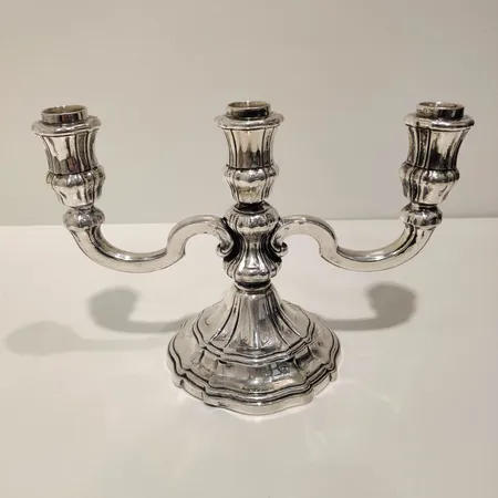 Kolmihaarainen-kynttelikkö, viallinen, korkeus 175mm, 813br, 469,1g Lähetetään postipakettina.