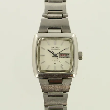 Teräsrannekello, Seiko HI-BEAT, ref. 2206-3100, automaatti, taulun mitat 25x25mm, taulussa naarmuja, rannekeen pituus 160mm
