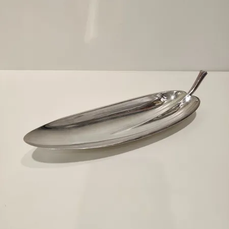 Viallinen hopeavati, Tapio Wirkkala, pohjassa jälkiä kaiverruksen poistosta, leimattu TW, 916br, paino 176,0g Lähetetään postipakettina.