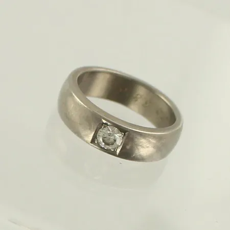 Timanttisormus 1xn.0.22ct, kaiverrettu, koko 16¼, titaania