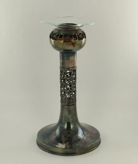 Kynttilänjalka, design Pentti Sarpaneva, Pitsi, kaiverrettu, korkeus 165mm, 830br, paino 211,1g 