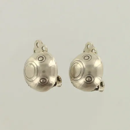Korvakorut klipsitaustalla, Kalevala Koru, Ø 13,6mm, 925, paino 5,8g 