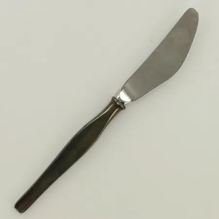 Voiveitsi, kaiverrettu, pituus 155mm, 916br, paino 33,1g 