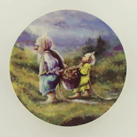 Seinälautanen Arabia, Pikkupeikon syksy, design Sussi Åberg, Ø 120mm, nro. 4, alkuperäislaatikko Lähetetään postipakettina.