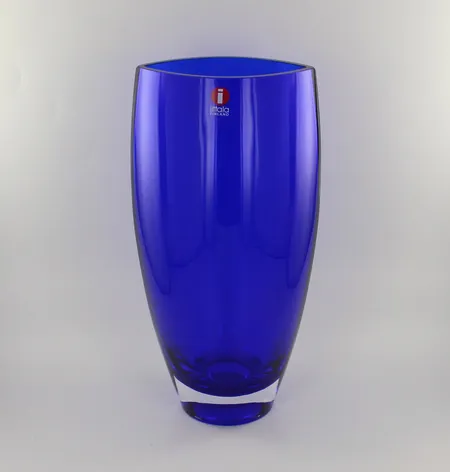 Lasimaljakko iittala, Leia, design Tiina Norström, korkeus 170mm , sininen Lähetetään postipakettina.