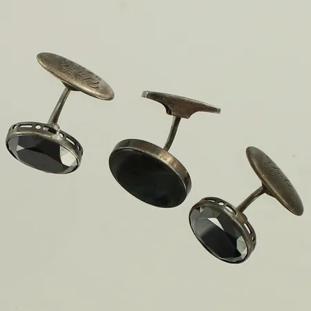 Kolme kivikalvosinnappia, kaiverrettu, 813-925br, paino 15,5g 