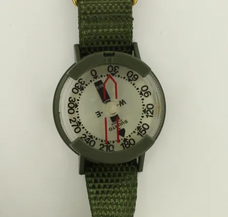 Suunto M-9 -rannekompassi, green, Balanzed for zone 1