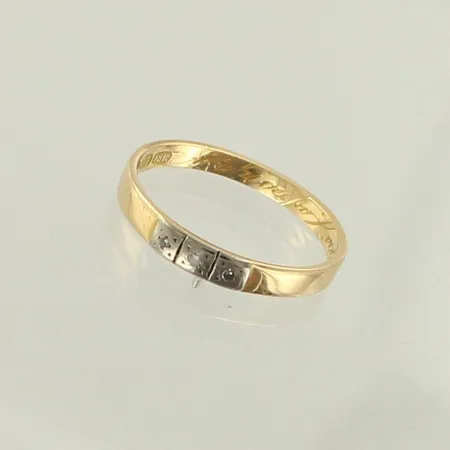 Timanttisormus 3xn.0.005ct, kaiverrettu, koko 17¼, 750 kelta- ja valkokulta, paino 2,0g 