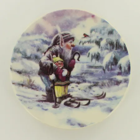 Seinälautanen Arabia, Pikkupeikon talvi, design Sussi Åberg,  Ø 120mm, nro. 1, alkuperäislaatikko Lähetetään postipakettina.