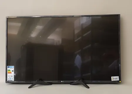 LG 43UK6200 43" Smart 4K Ultra HD LED-televisio, kuitti 4/2019, laatikko. Nouto ainoastaan konttorista.  