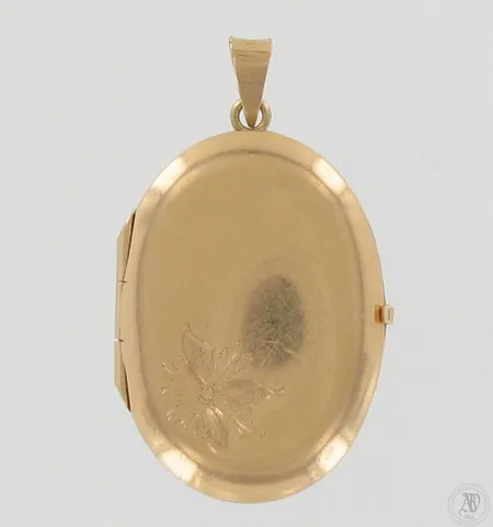 Medaljonki, korkeus 35mm, naarmuja, 585, paino 3,9g