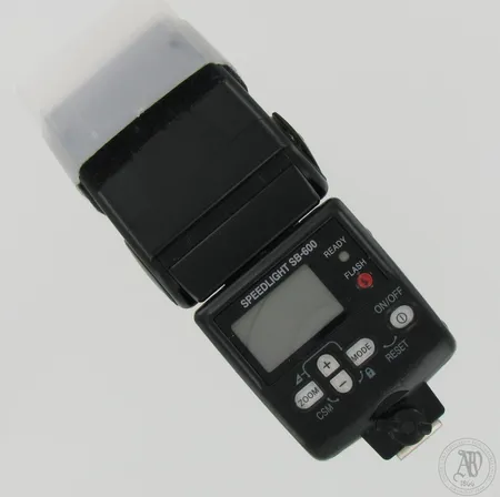 Salamalaite Nikon Speedlight SB-600, käyttökulumaa  Lähetetään postipakettina.