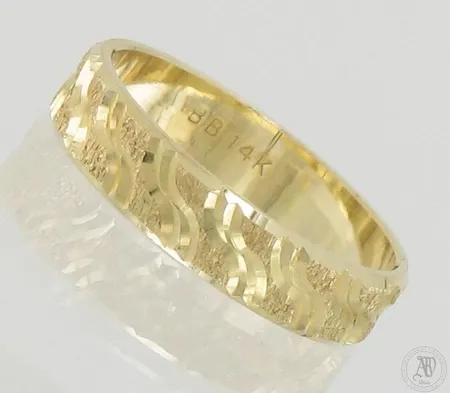 Kuvioitu sormus, koko 17½, 585, paino 3,1g