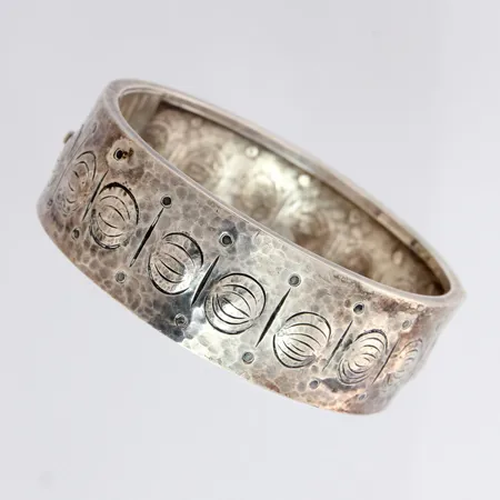 Rannerengas, Ø 60mm, leveys 23mm, design Kultaseppäkoulu Helsinki vuodelta 1963, 813, paino 52,4g