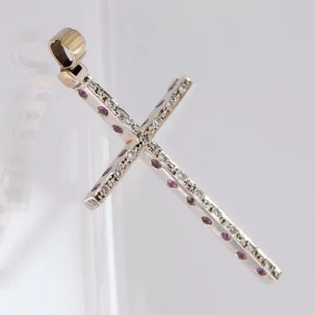 Ristiriipus timanteilla ja kivillä 17xn.0.01ct, korkeus 56mm, lenkin Ø 5mm, 750br valkokultaa, paino 7,8g