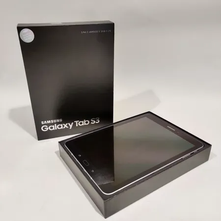 Tabletti, Samsung Galaxy Tab S3, 9,7", 32Gb LTE, hopea, malli SM-T825 sr. SM-T825NZSANEE, kynä, laturi ja laatikko, näytössä pieniä naarmuja, takuu todistus Lähetetään postipakettina.