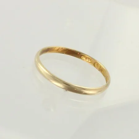 Sileä sormus, kaiverrettu, koko 20½, 750, paino 2,0g 