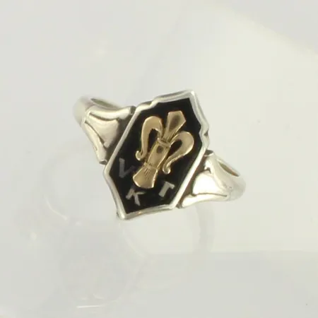 Sormus, kaiverrettu, koko 20¼, 813 hopeaa, paino 4,3g 