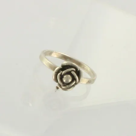 Sormus, koko 15¼, 830hopeaa, paino 1,6g 