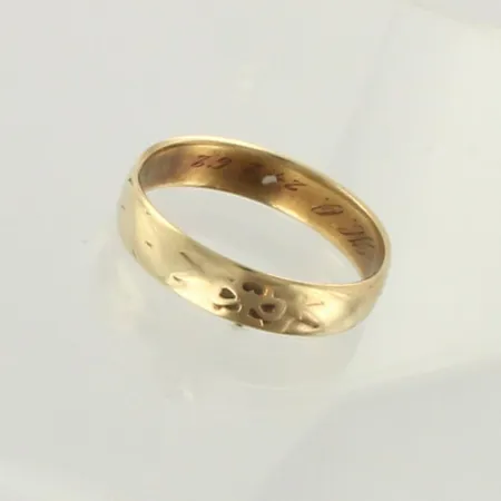 Kuvioitu sormus, kaiverrettu, käytön jälkiä,  koko 20, 585, paino 3,6g 