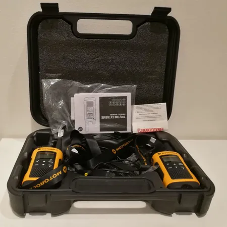 Radiopuhelinsetti Motorola T80 Extreme, laturi ja laatikko  Lähetetään postipakettina.