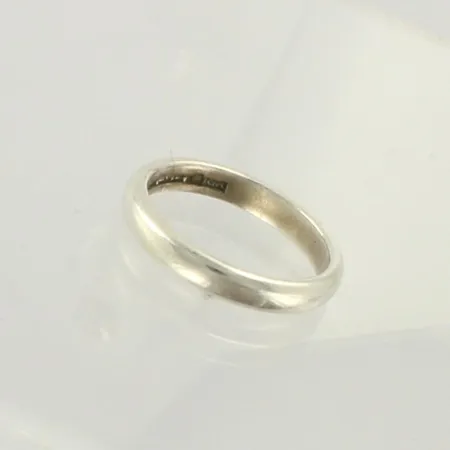 Sileä sormus, koko 16½, 813 hopeaa, paino 2,8g 