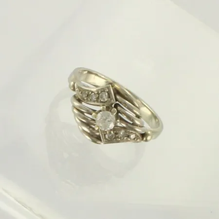 Timanttisormus 1xn.0.12ct 6xn.0.005-0.01ct, koko 16½, 750valkokulta, paino 3,7g 