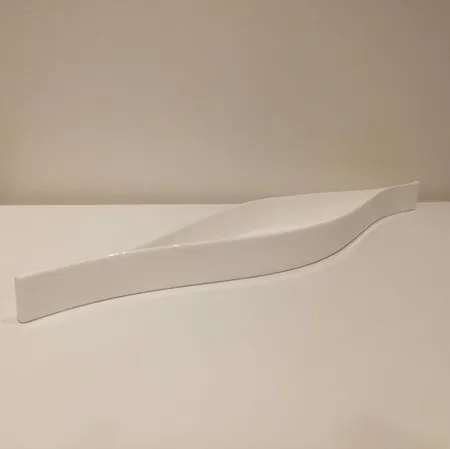 Tarjoiluastia, Arabia, Kayak, Markku Salo, koko 48X9cm Lähetetään postipakettina.