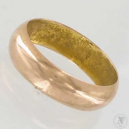 Sileä sormus, kaiverrettu, vuodelta 1903, 750, paino 4,5g