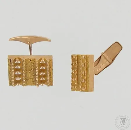 Kalvosinnapit, mitat 16x19mm, vuodelta 1970, rasia, 585, paino 12,1g