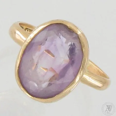 Viallinen kivisormus, koko 17½, vuodelta 1935, 750br, paino 3,2g