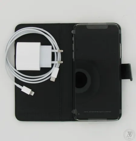 Älypuhelin Apple Iphone 11 Pro, kuitti 1/2020, suojakuori, laturi