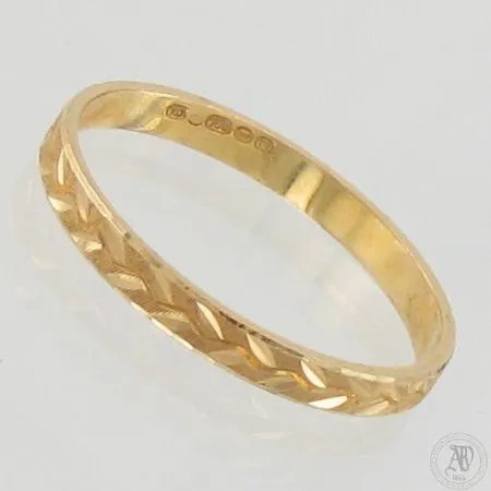 Kuvioitu sormus, koko 22¾, 750, paino 3,0g