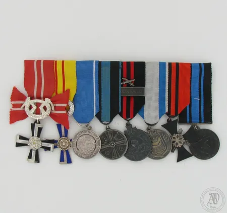 Kunniamerkkiripa, 4. luokan Vapaudenristi 1939, 4. luokan Vapaudenristi 1941 siviili, 1. luokan Vapaudenmitali1918, Vapaussodan muistomitali, Talvisodan muistomitali "Karjalan Kannas"- kilvellä, Helsingin valloituksen muistomitali 1918, Keski-Kannaksen muistomitali 1939-40, Talonpoikaismarssin muistomitali 1930
