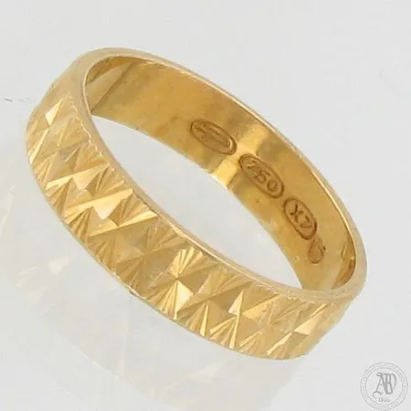 Kuvioitu sormus, koko 15½, 750, paino 2,4g