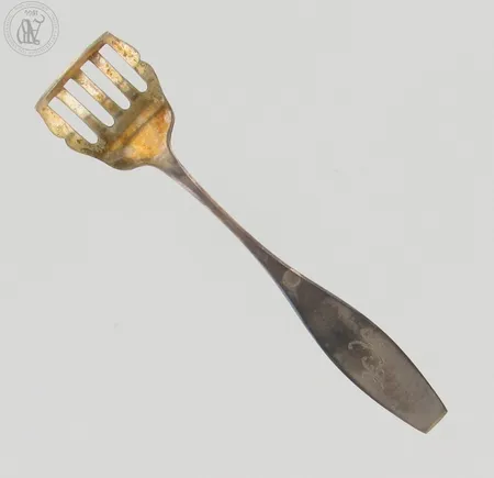 Sardiinihaarukka, kaiverrettu, pituus 118mm, 813, paino 12,8g 