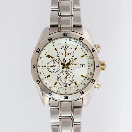Teräsrannekello, Seiko Chronograph, quartz, taulun Ø 42mm, ref. 7T92-0LV0, rannekeen pituus 175mm Lähetetään postipakettina.