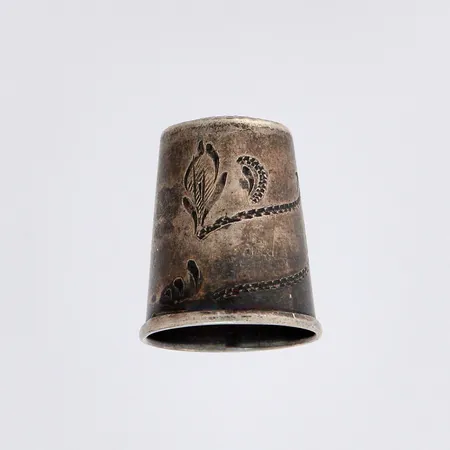 Sormustin, vuodelta 1949, 813, paino 3,7g