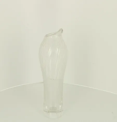 Taidelasi Iittala, Varsanjalka, viivahiottu, signeeraus Tapio Wirkkala Iittala, korkeus 108mm, hieman naarmuinen